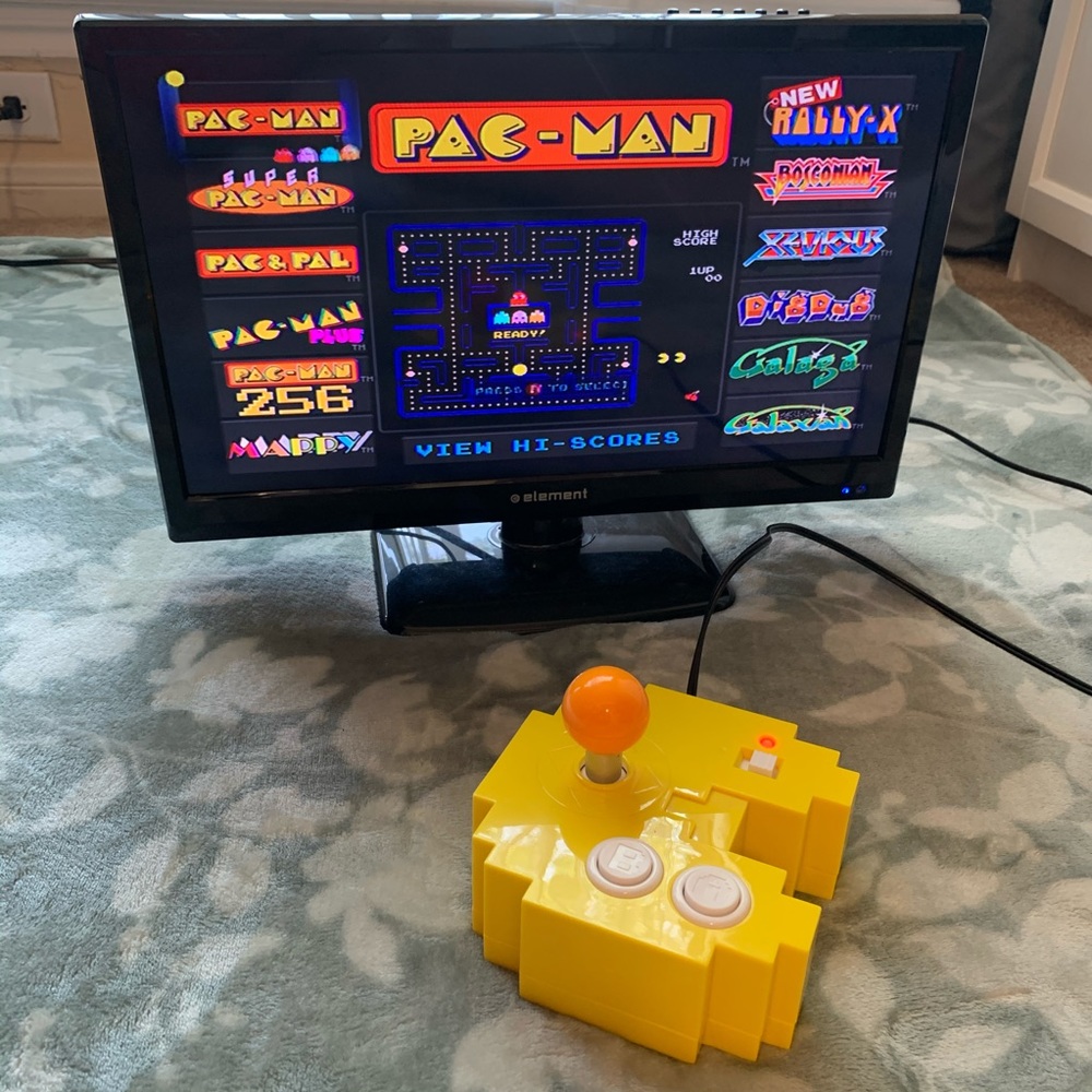 Plug in play Pac-Man old school gaming